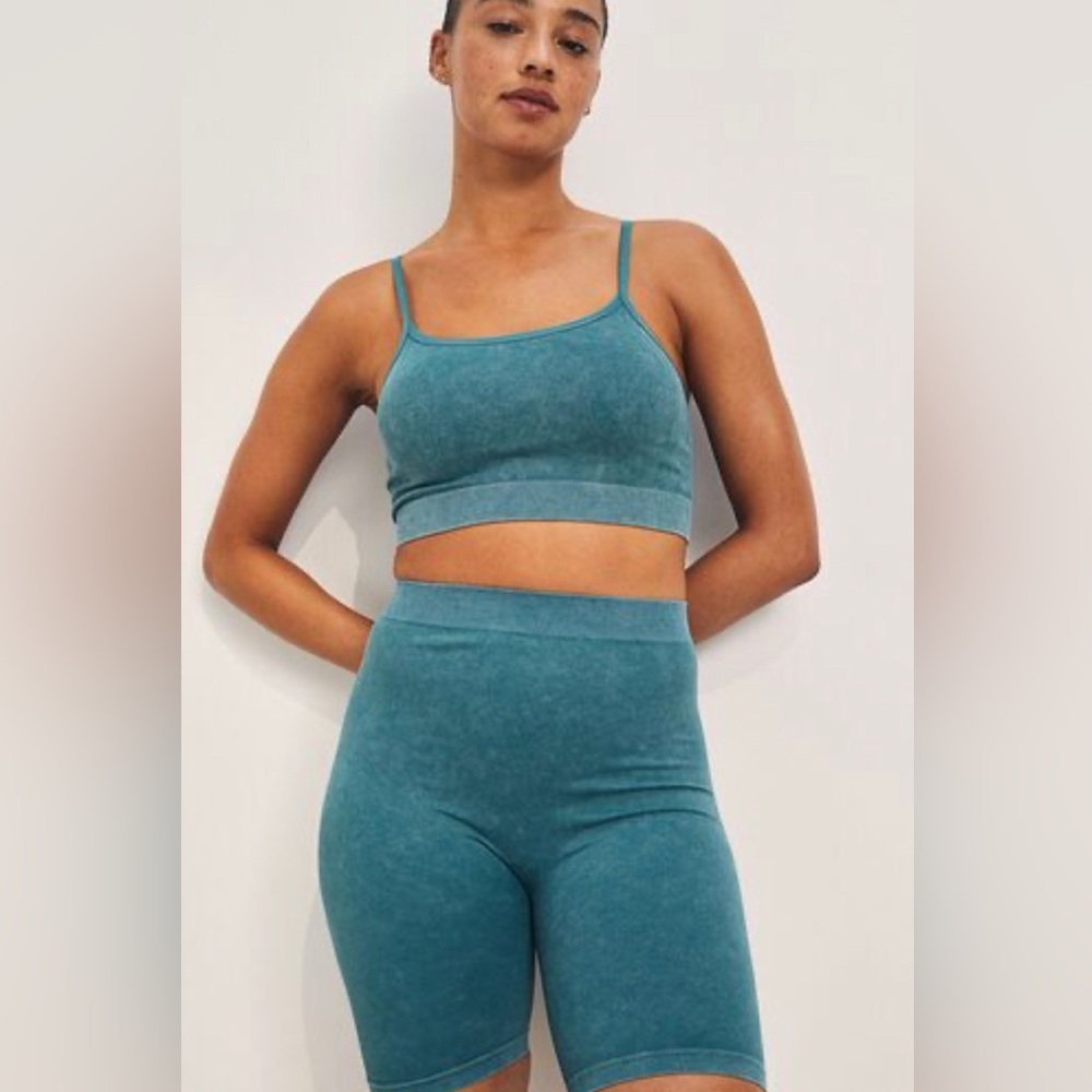 H&M Blue Seamless Ribbed Biker Shorts & Tank Set 🌊